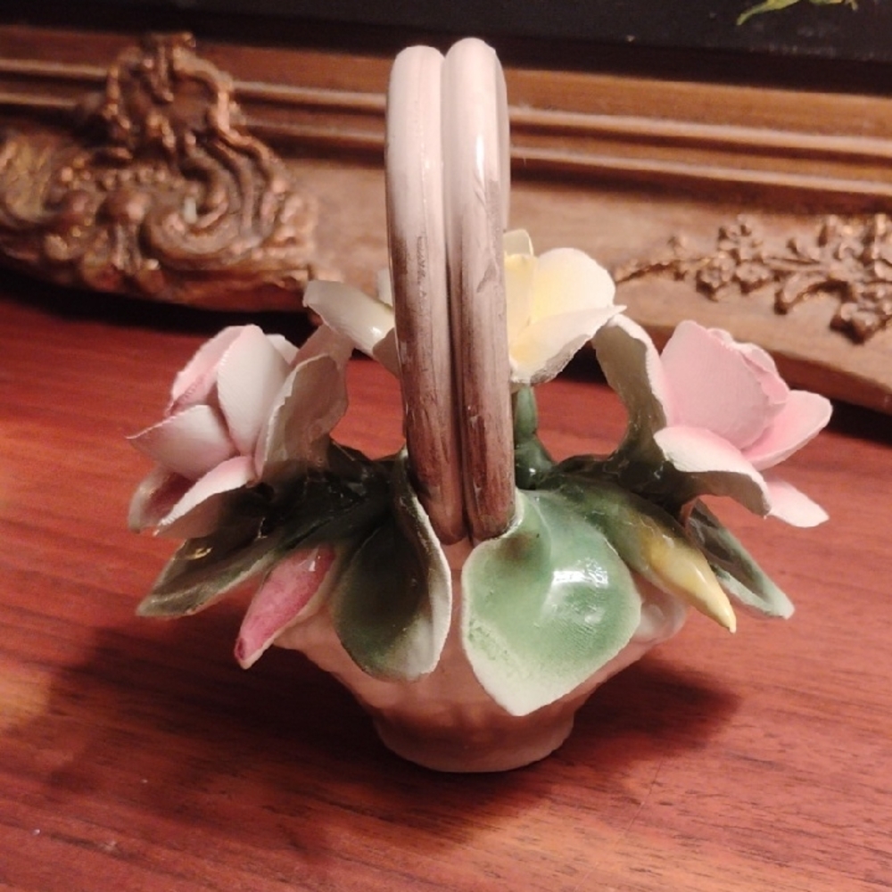 Vintage Nuova Capodimonte Porcelain Pink Yellow Floral Rose Bouquet Small Basket